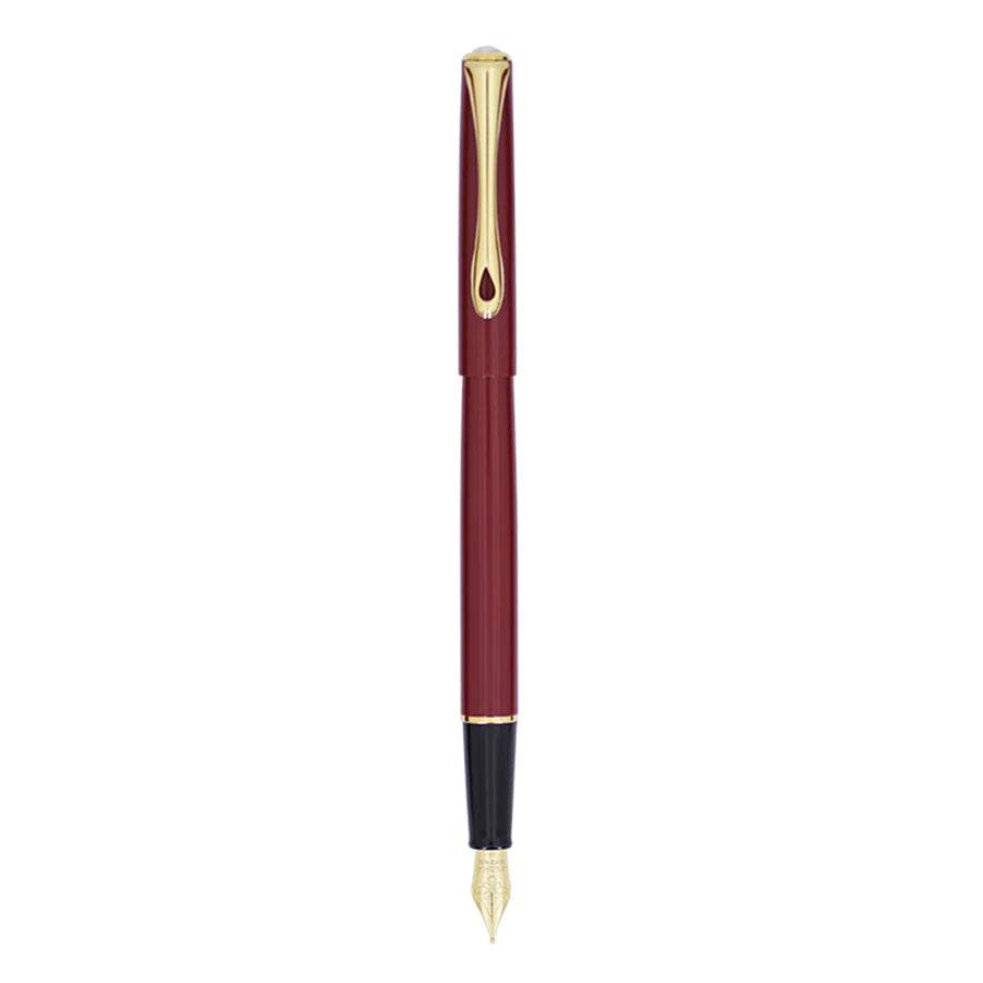 Diplomat Traveller Black Lacquer with Gold Trim Fountain Pen